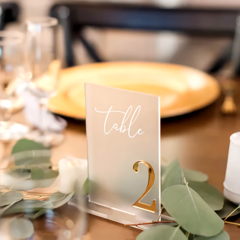 أرقام طاولات من الأكريليك لتزي - مراجعة Table Number Gold وسعره